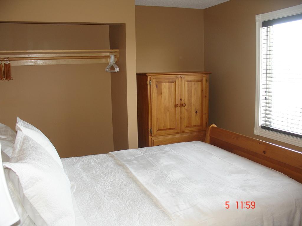 Eileen'S Bed & Breakfast/Guest House Hay River Værelse billede