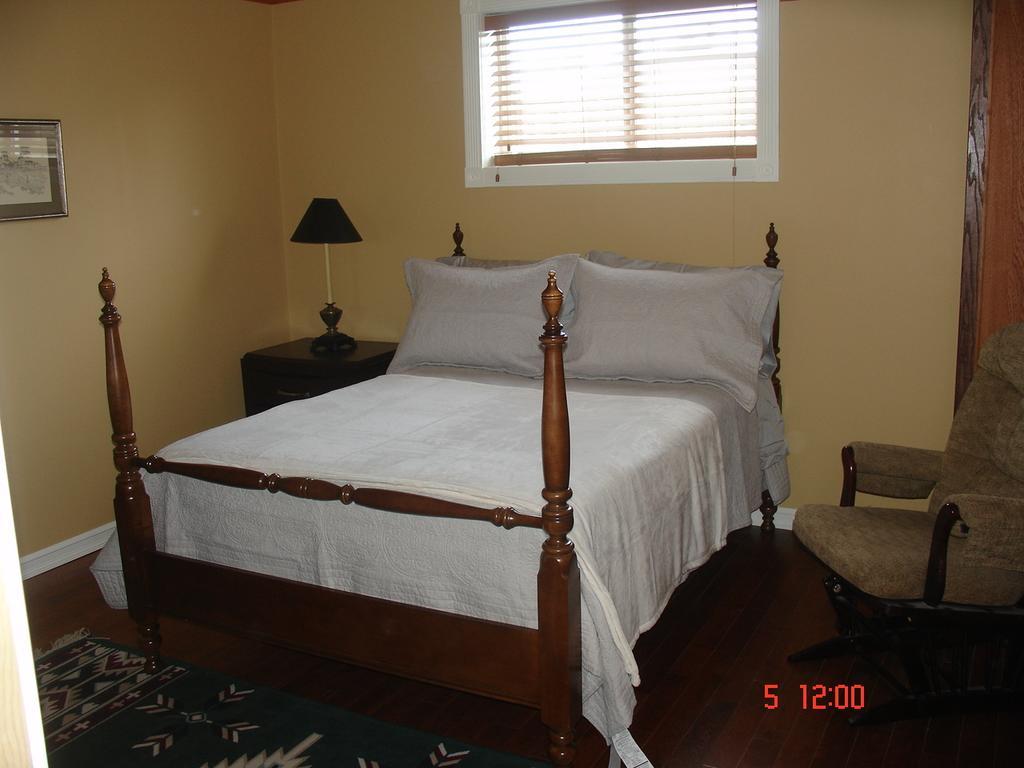 Eileen'S Bed & Breakfast/Guest House Hay River Værelse billede