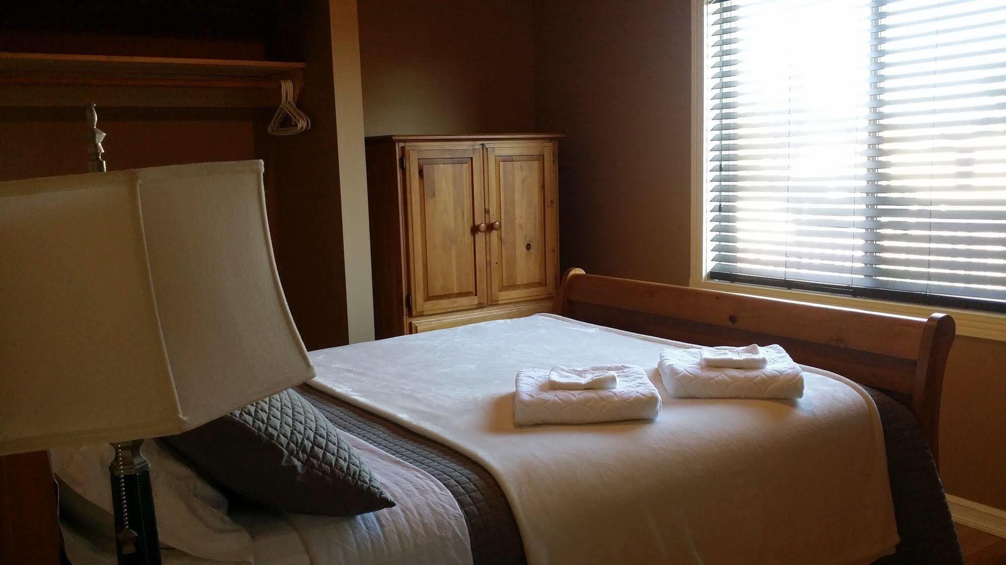 Eileen'S Bed & Breakfast/Guest House Hay River Eksteriør billede