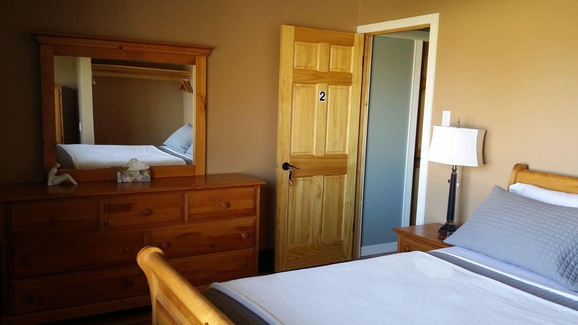 Eileen'S Bed & Breakfast/Guest House Hay River Eksteriør billede