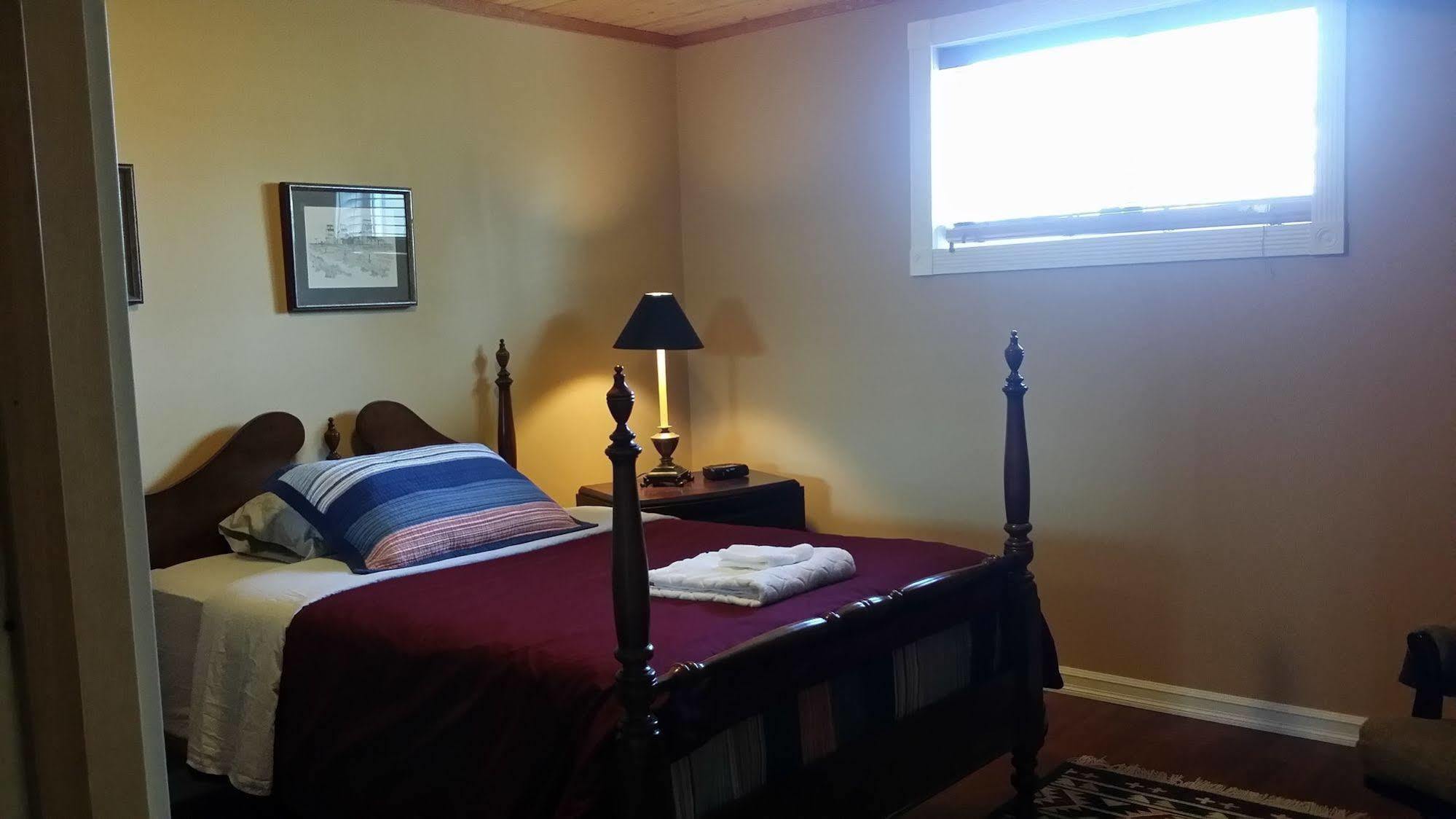 Eileen'S Bed & Breakfast/Guest House Hay River Eksteriør billede
